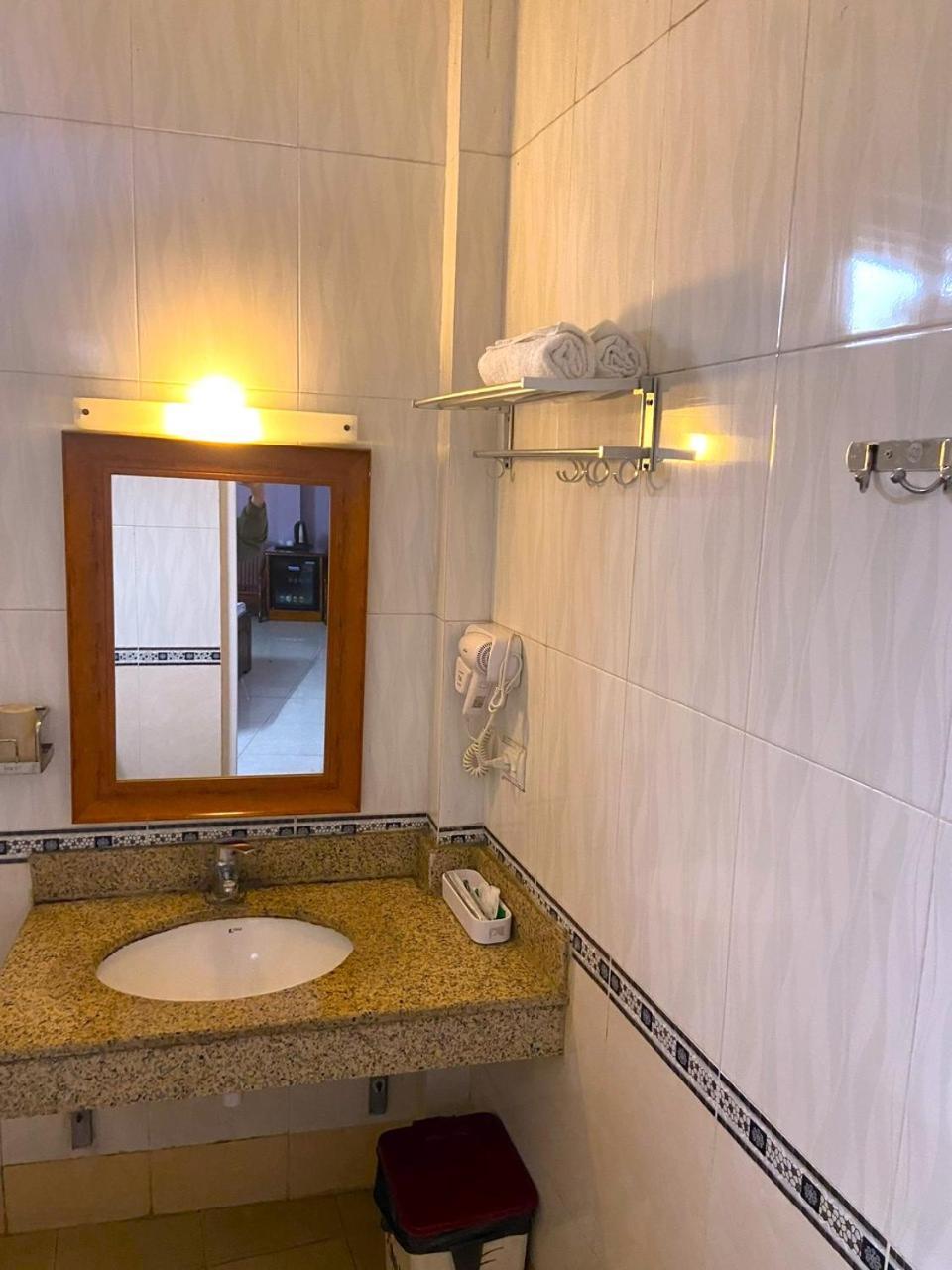 Hong Ha Airport Hotel Thach Loi Luaran gambar